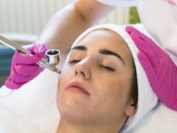 MICRONEEDLING Gesichtsbehandlung